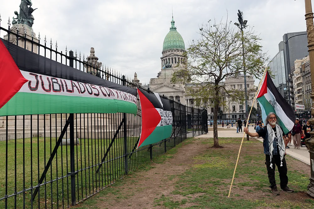 وفلسطين حاضرة