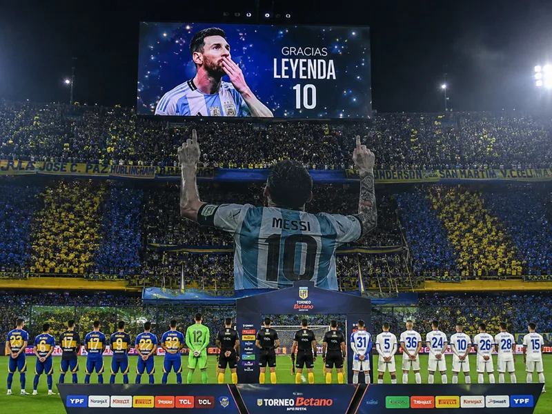 تحية جماهيرية أولى لميسي في مباراة بوكا وبيليز بعد اعتزاله المنتخب