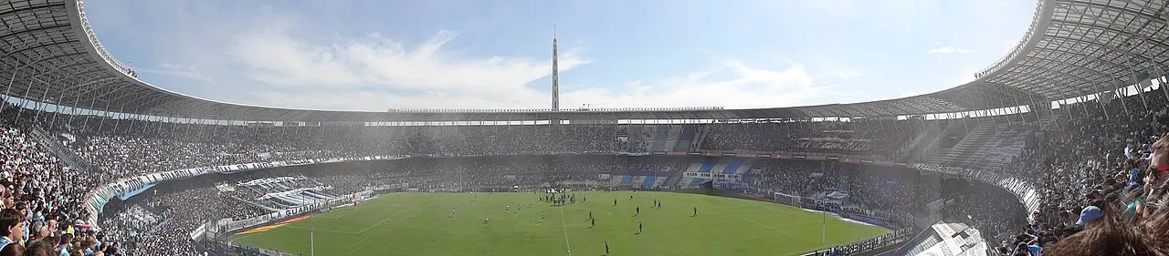 راسينغ كلوب: أوّل بطلٍ عالميٍّ أرجنتينيّ، والوحيد الذي فاز بالدوري سبع مرّاتٍ متتالية