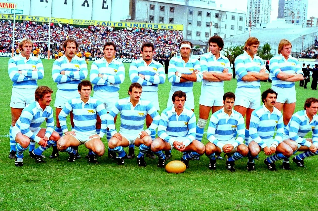 منتخب الأرجنتين للرغبي «لوس بوماس» قبل مواجهة أستراليا على ملعب فيرو، أكتوبر 1979.