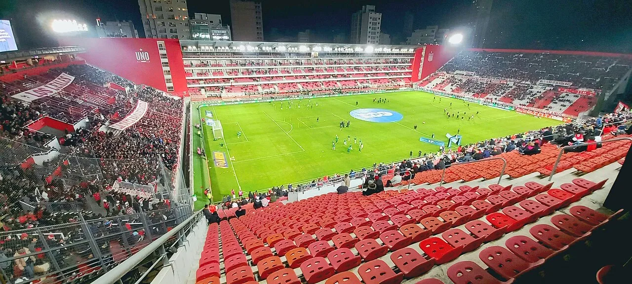 ملعب خورخي لويس هيرشي: أقدم ملاعب الدرجة الأولى في الأرجنتين في ثوب من أحدثها