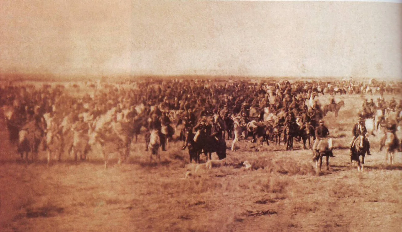 الجيش الأرجنتيني على ضفّة نهر ريو نيغرو عام 1879، أثناء حملة الصحراء، في صورة للمصوّر أنطونيو بوسو.