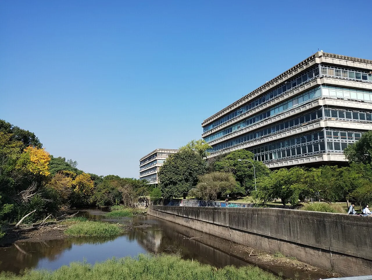 حديقة المدينة الجامعية: أرض خضراء بين حرم جامعة بوينس آيرس ونهر ريو دي لا بلاتا