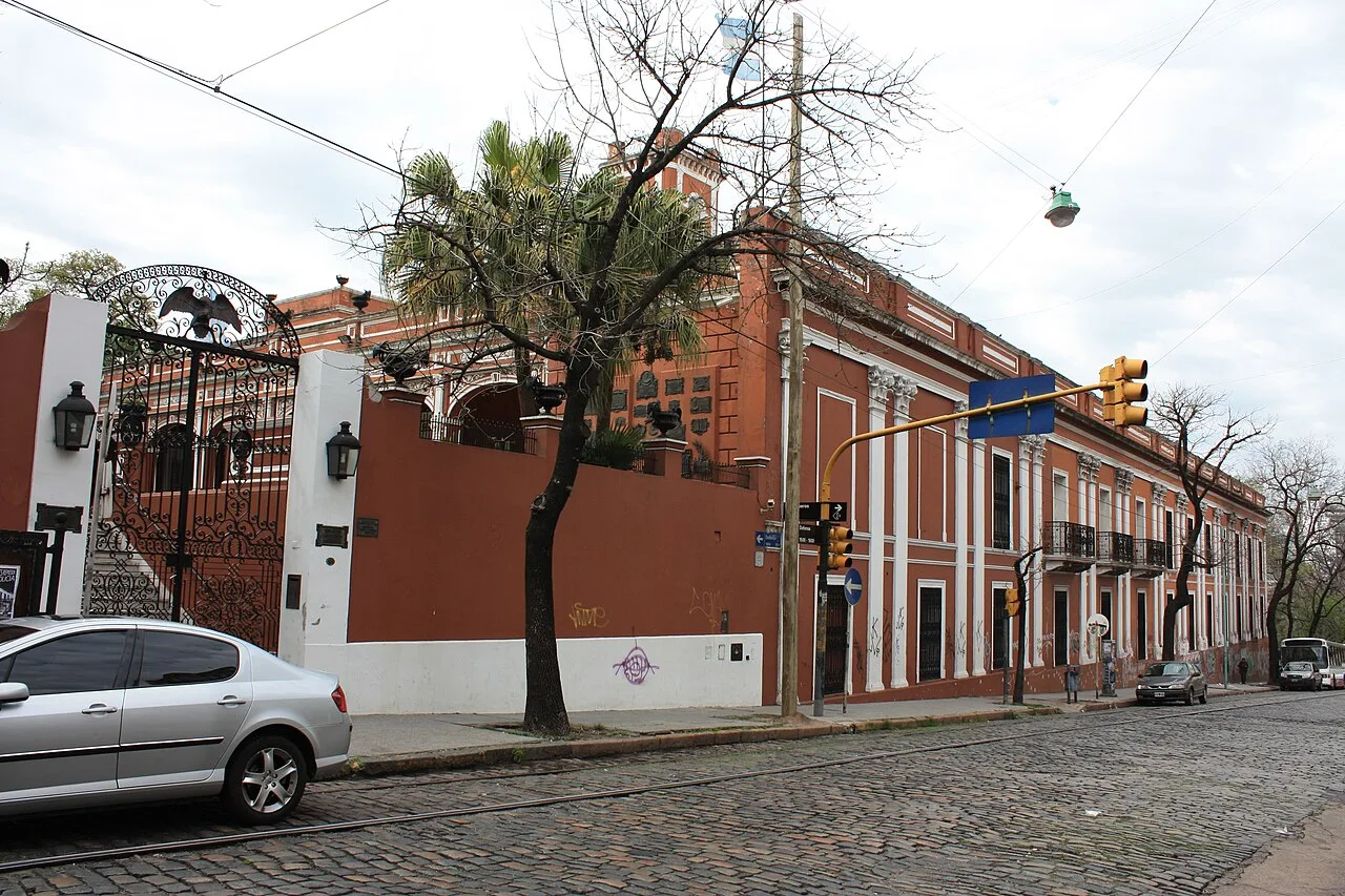 مبنى المتحف التاريخي الوطني، قصر عائلة ليساما سابقاً، على شارع ديفينسا.