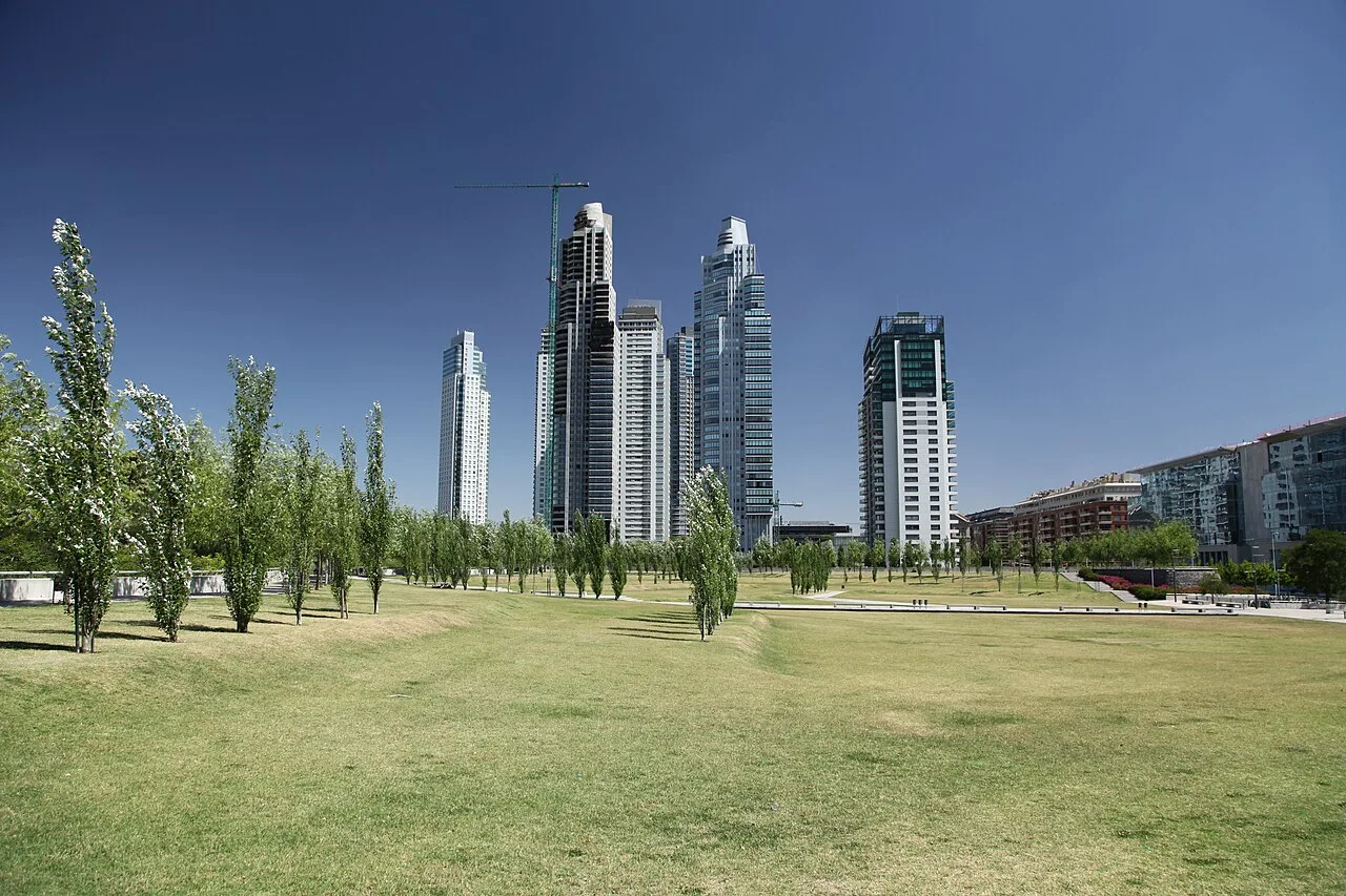 حديقة النساء الأرجنتينيات: مدرّج أخضر شرق الحوض الثالث في بويرتو ماديرو