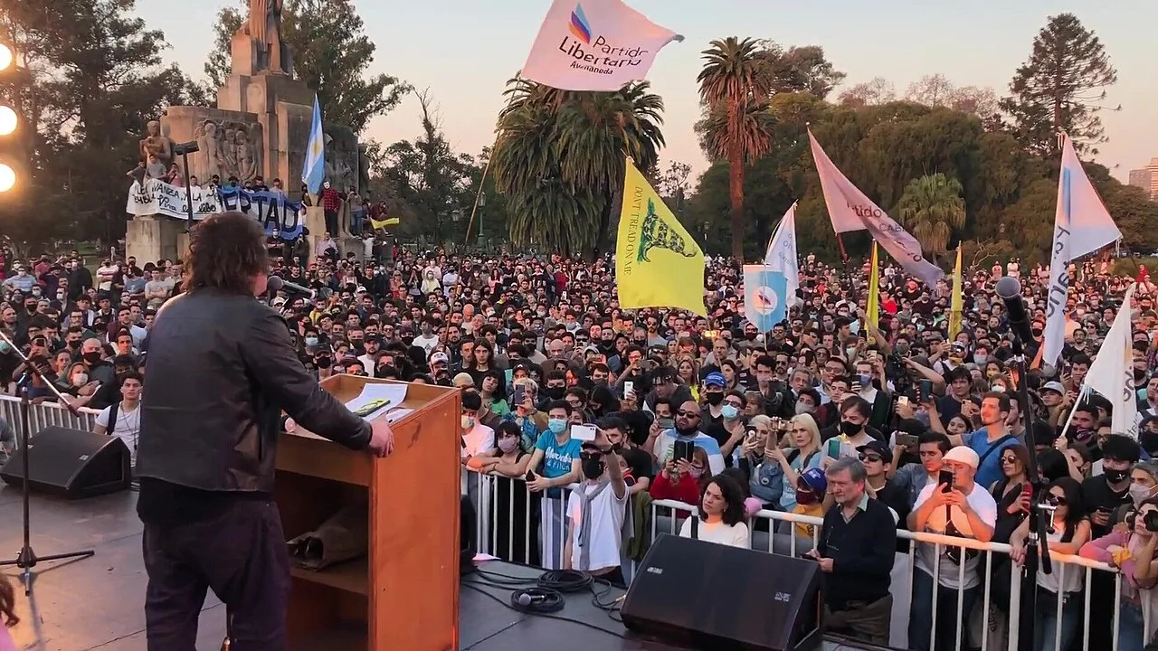 الحرية تتقدم «لا ليبرتاد أبانسا»: حزب خافيير ميلي الليبرتاري الحاكم في الأرجنتين منذ 2023