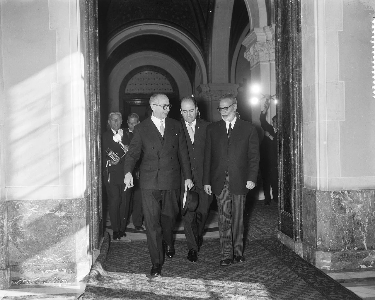 حركة الاندماج والتنمية (MID): حزب أرتورو فروندي ومدرسة «التنموية» في الاقتصاد الأرجنتيني