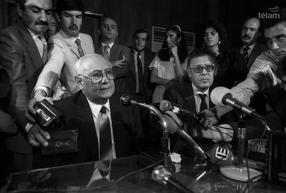 خوان كارلوس بوليسي يتولّى وزارة الاقتصاد في مايو 1989 خلفاً لخوان سوروي، في ذروة التضخم المفرط