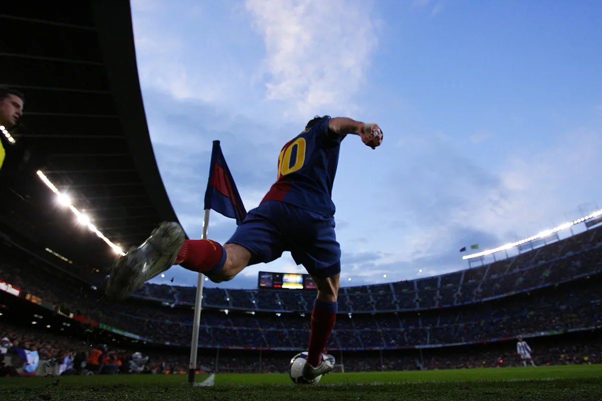 ليونيل ميسي بقميص برشلونة في مباراةٍ بالدوري الإسباني على ملعب كامب نو، 11 أبريل 2009