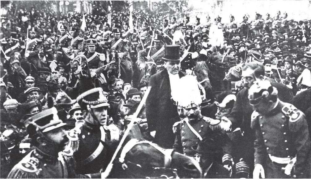 إيبوليتو إيريغوشين في العربة الرئاسية على جادّة مايو يوم تنصيبه، 12 أكتوبر 1916