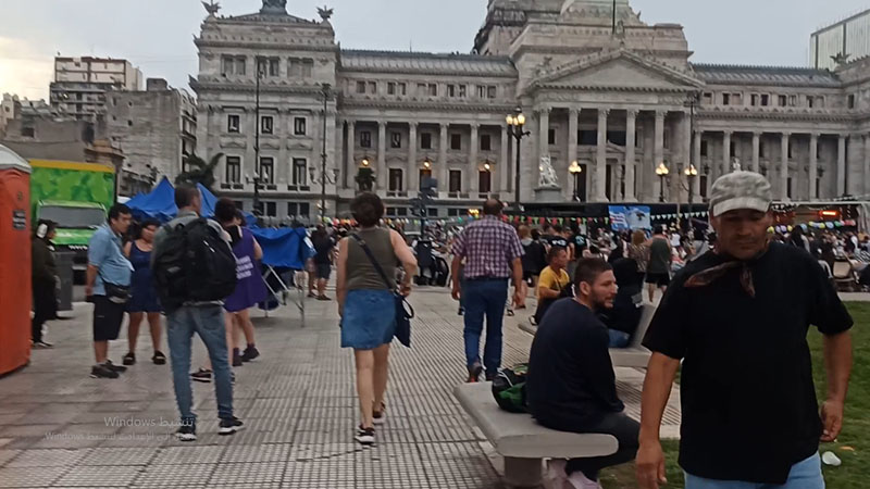 بيونيس أيرس تحتفي بالمشردين في ليلة عيد الميلاد، فيديو حصري لموقع أخبار الأرجنتين